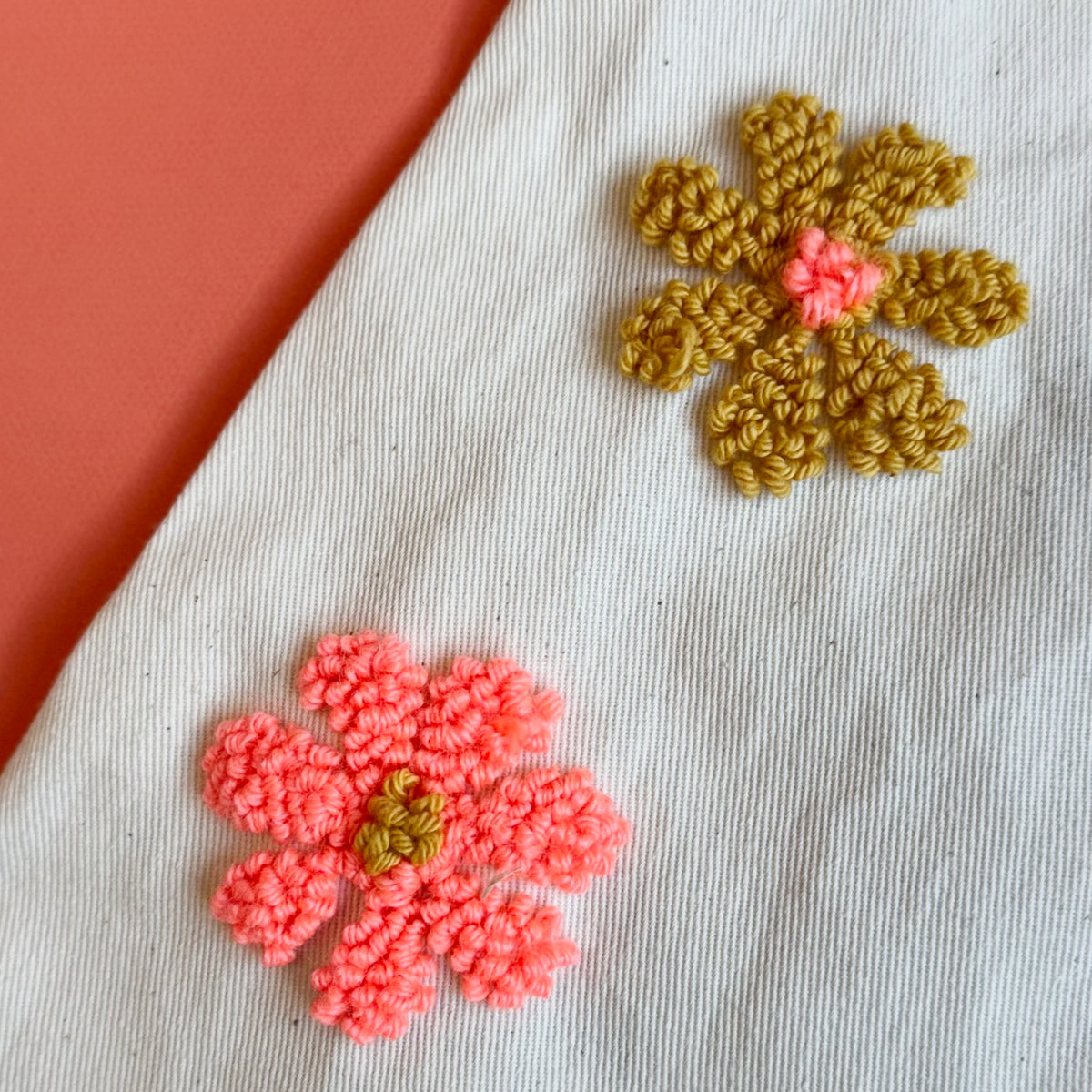 Punch-Needle-Set Blumentasche, Nahaufnahme der Garnfarben