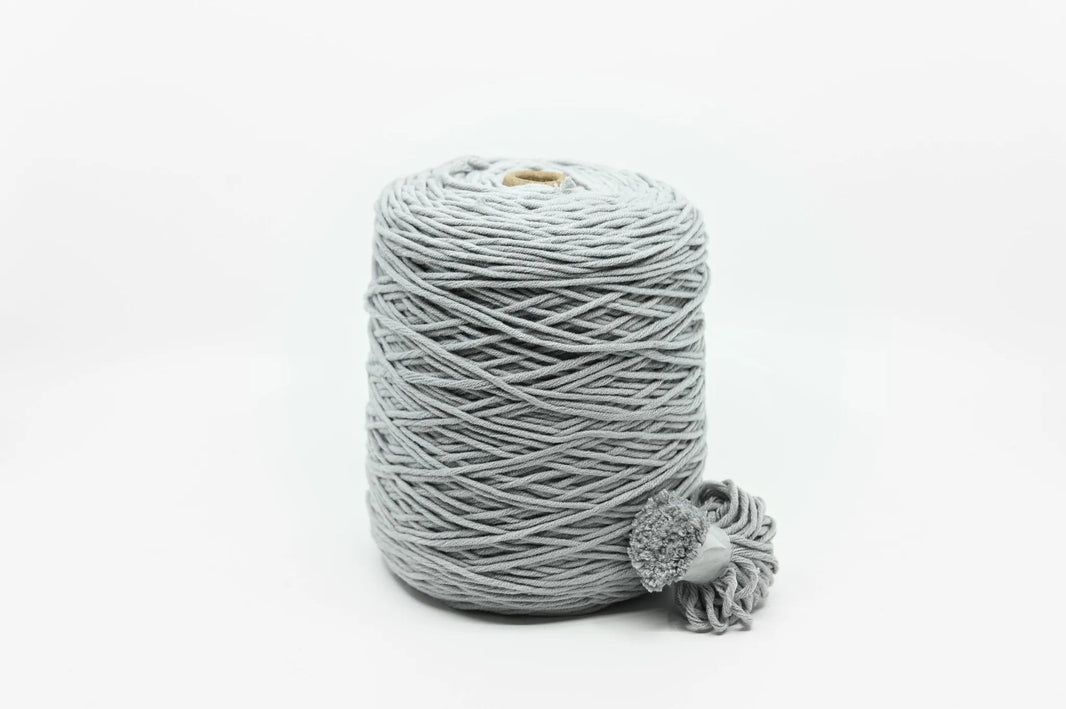 Acryl-Tuftinggarn auf Kone, 400g in Dust Underneath Your Couch
